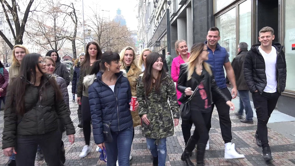 20 ninfómanas cazan a hombres en la calle (parte 1)